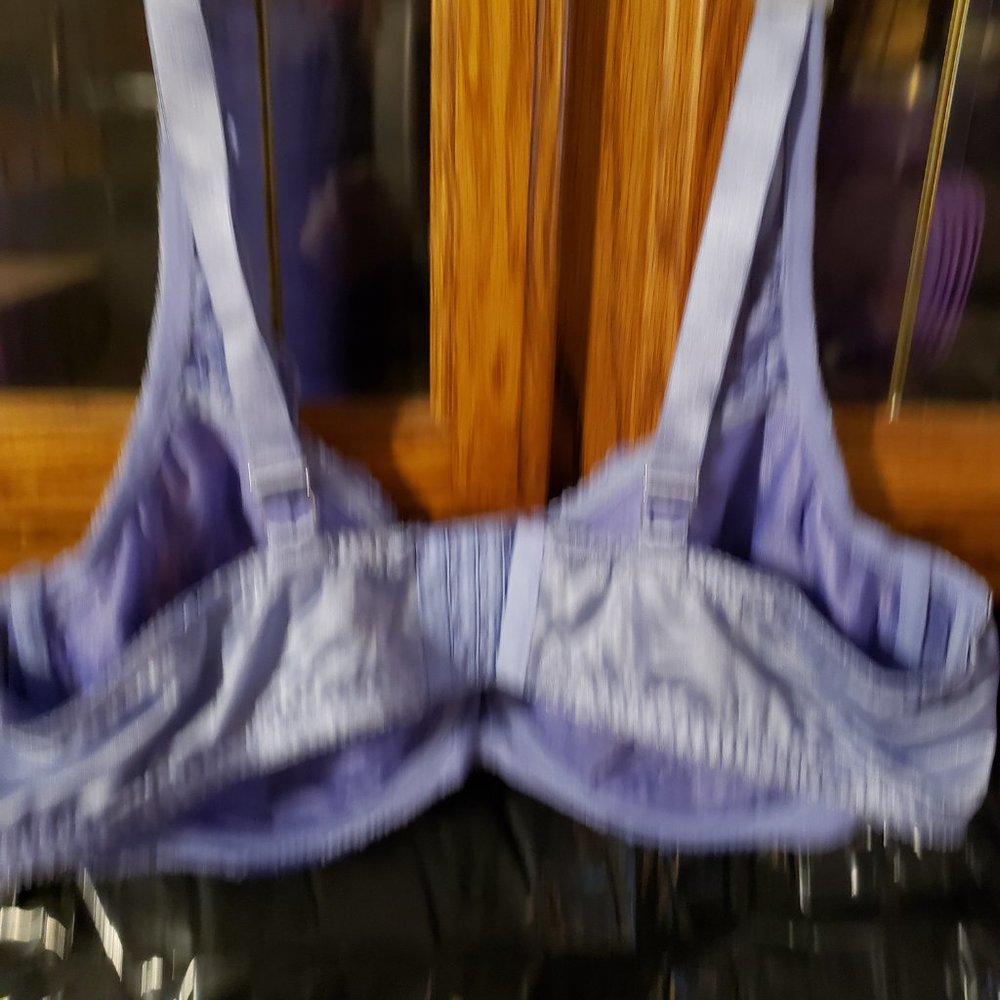 Bras - Picture 6 of 10